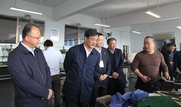 包含湖南省益阳市湖南益阳高新技术产业园区近期阳性感染者轨迹公布的词条